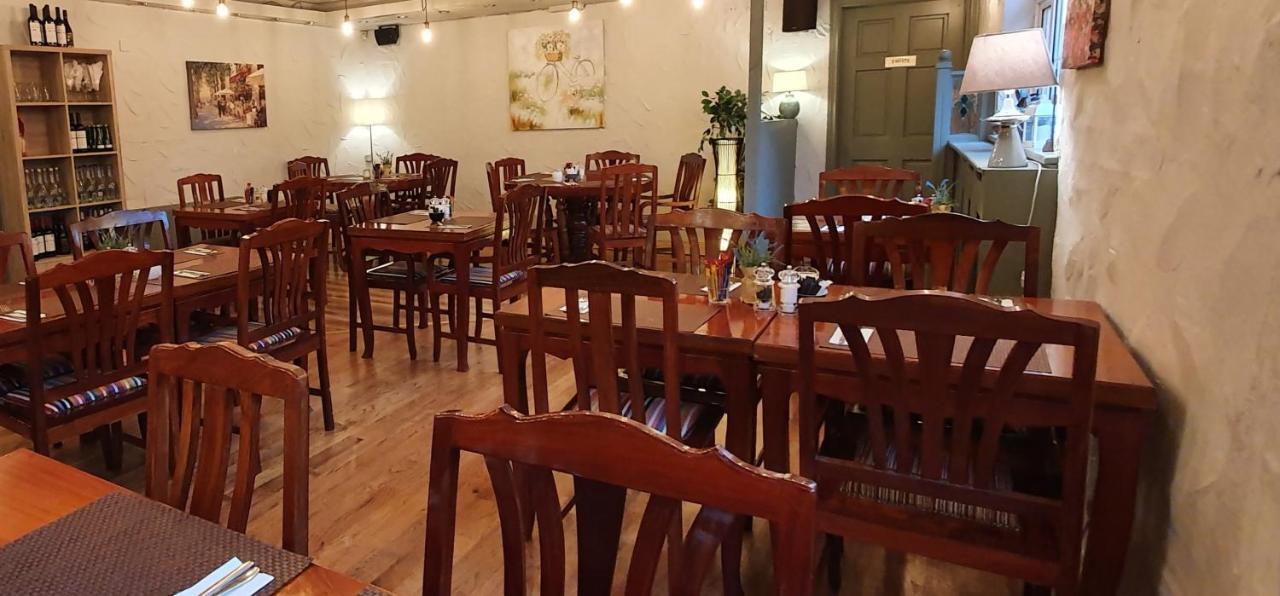 The Bowers Bar & Restaurant Hotel Ballinrobe Exterior photo