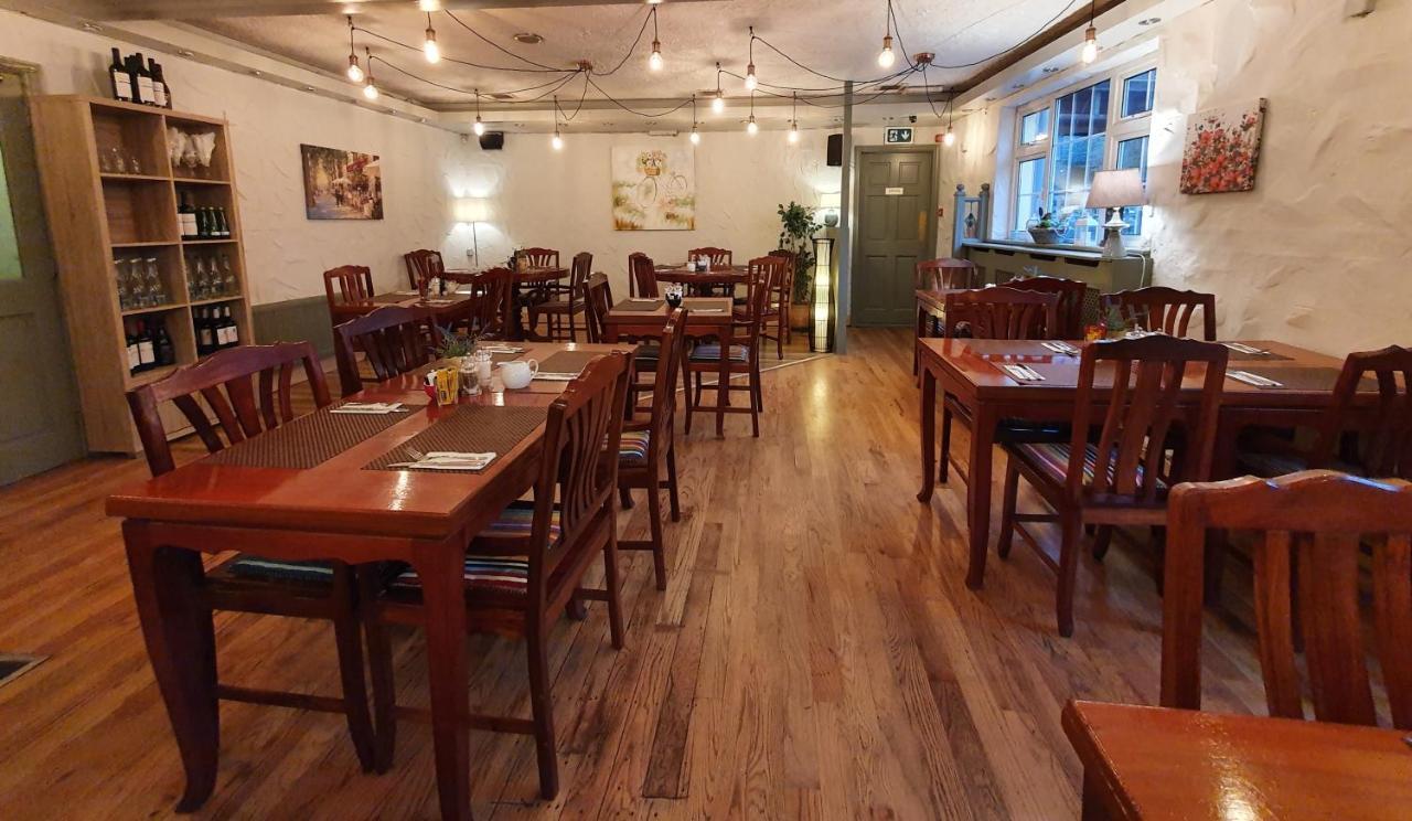 The Bowers Bar & Restaurant Hotel Ballinrobe Exterior photo